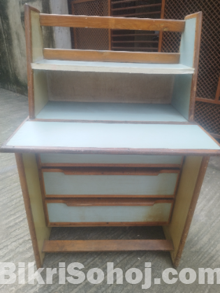 খুব ভালো মজবুত পড়ার টেবিল ও ওয়ার্ড্রব ডয়ার।